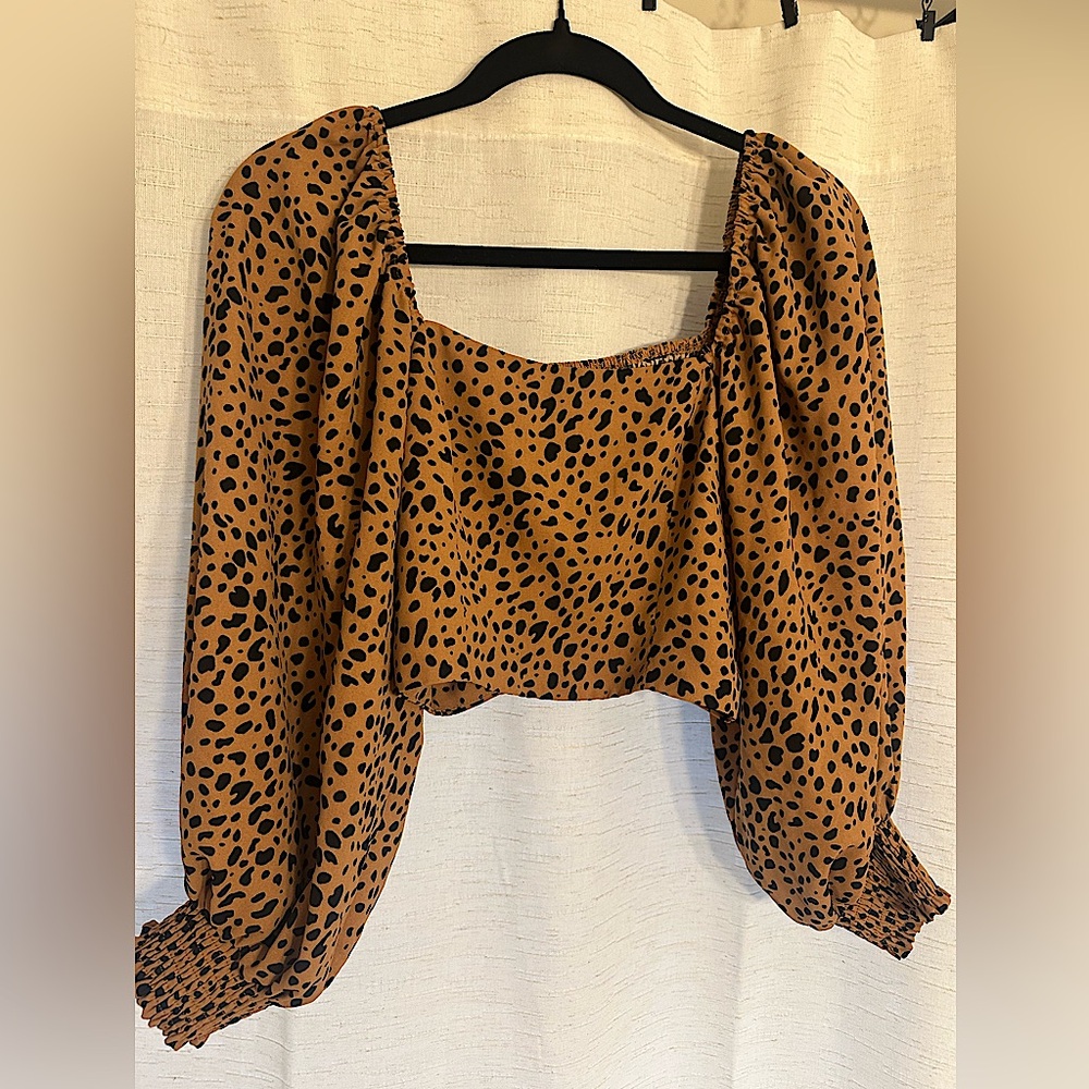 SHEIN Medium Cropped Long Sleeve Top